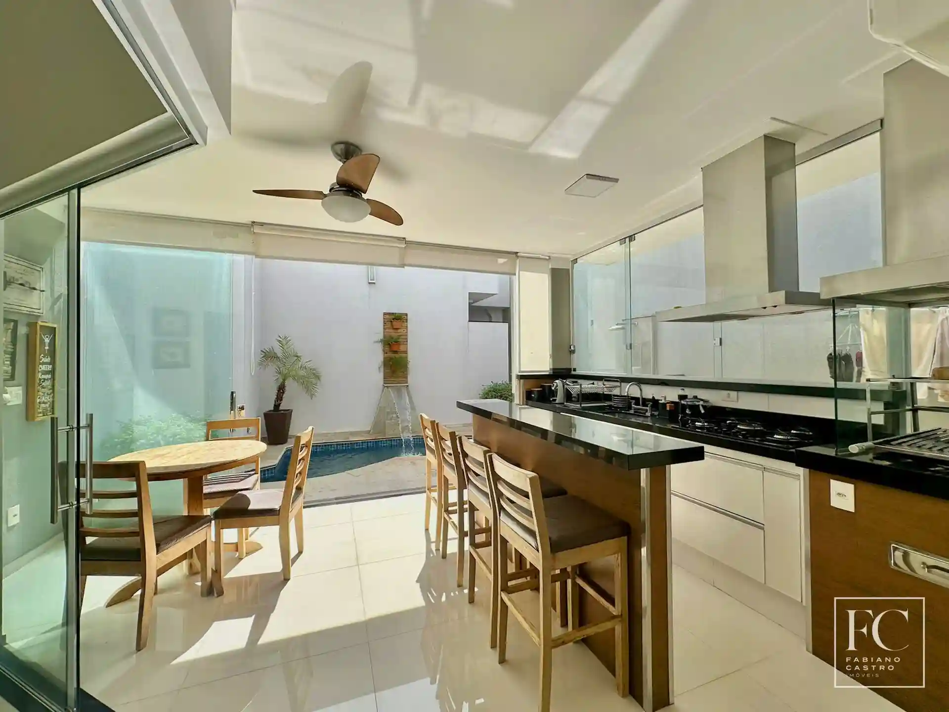 Casa de Condomínio com 3 quartos à venda, 220m² — foto 15 de 32