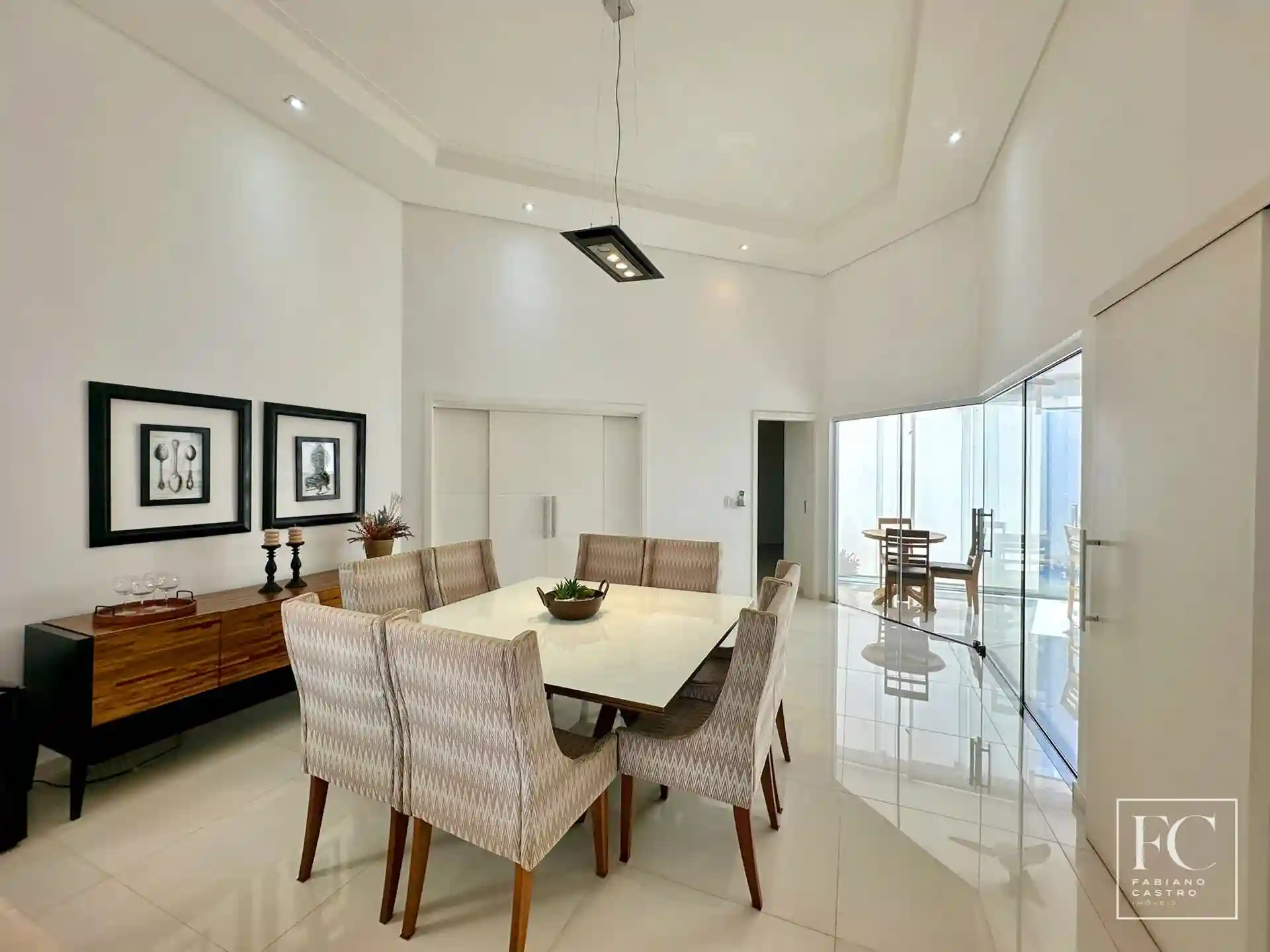 Casa de Condomínio com 3 quartos à venda, 220m² — foto 7 de 32
