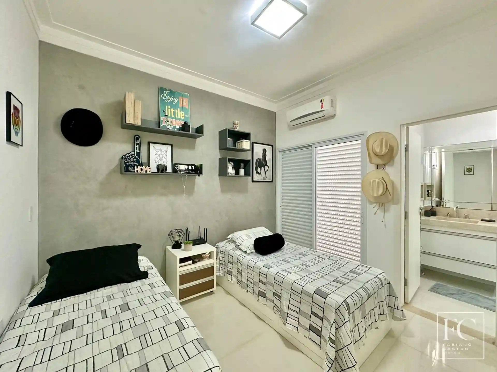 Casa de Condomínio com 3 quartos à venda, 220m² — foto 18 de 32