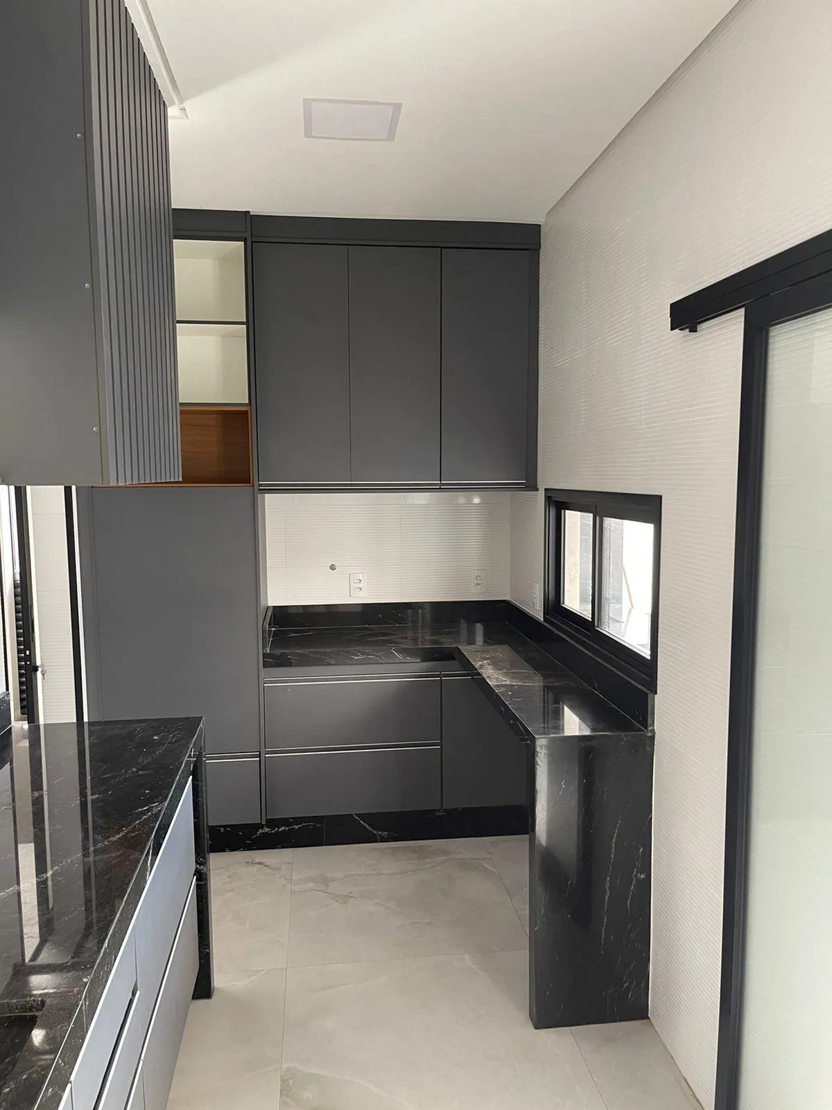 Casa de Condomínio com 3 quartos à venda, 280m² — foto 2 de 42
