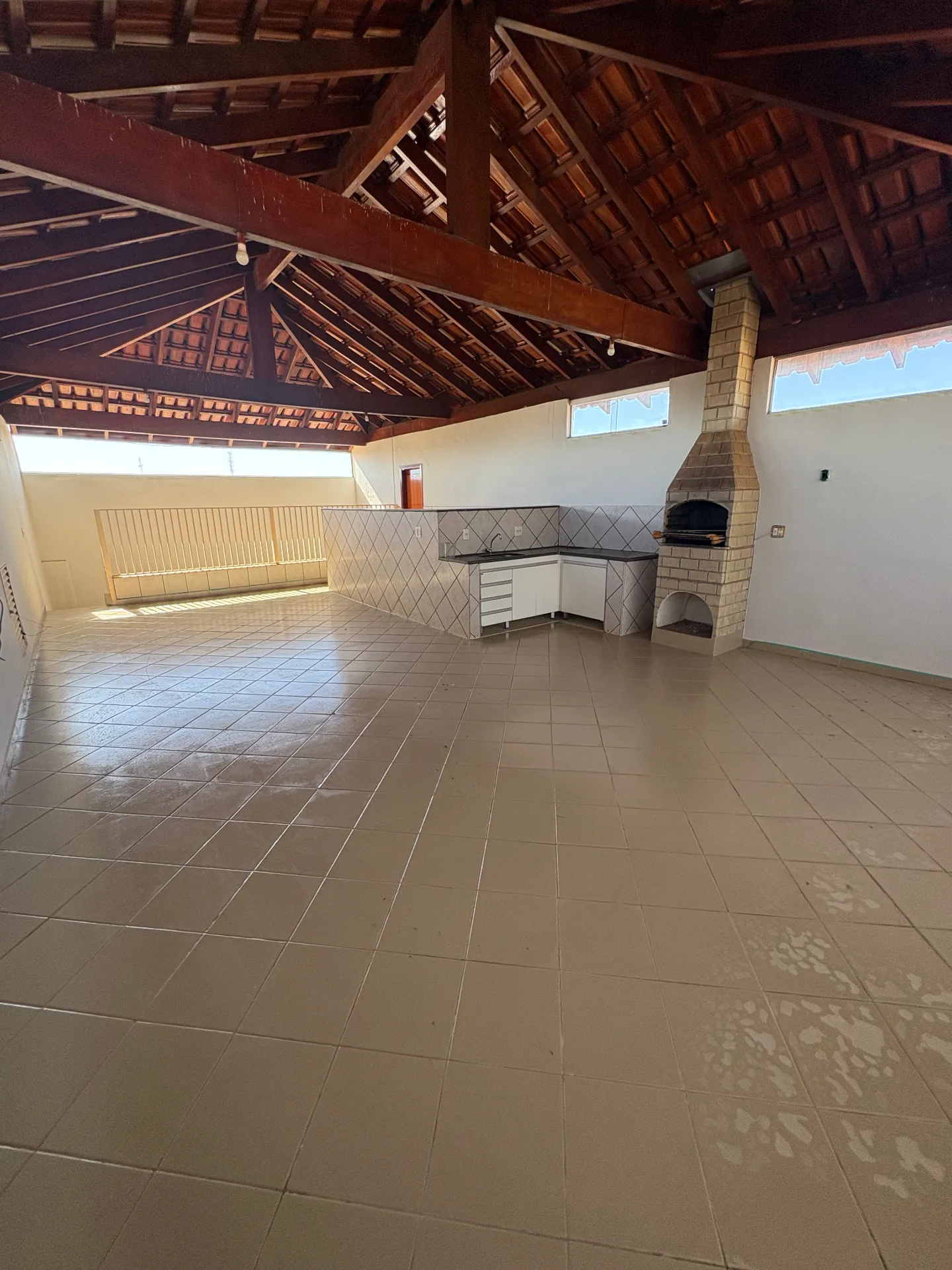 Casa com 3 quartos para aluguel, 350m² — foto 17 de 18