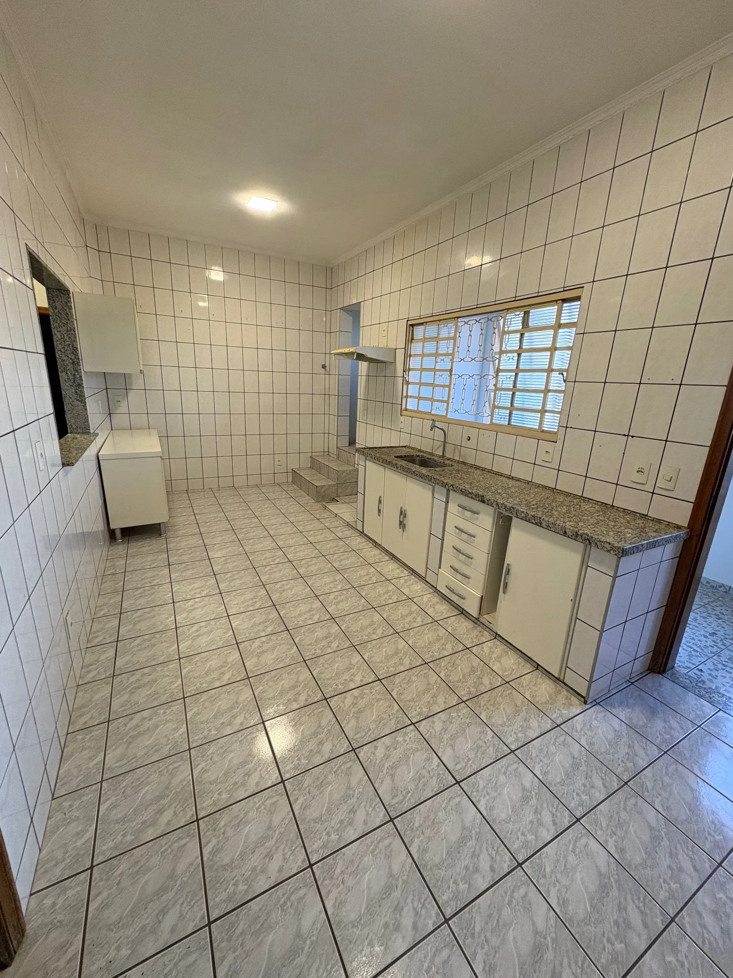 Casa com 3 quartos para aluguel, 350m² — foto 9 de 18
