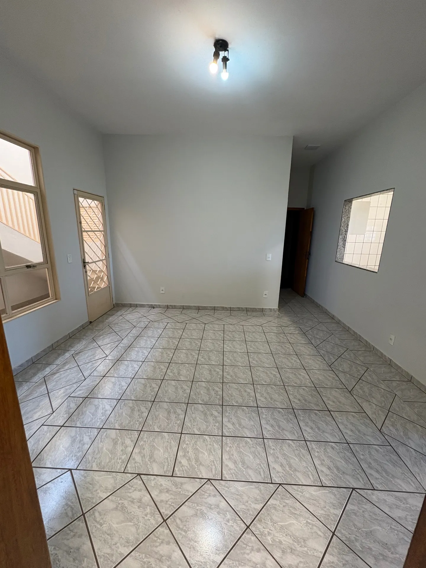 Casa com 3 quartos para aluguel, 350m² — foto 8 de 18