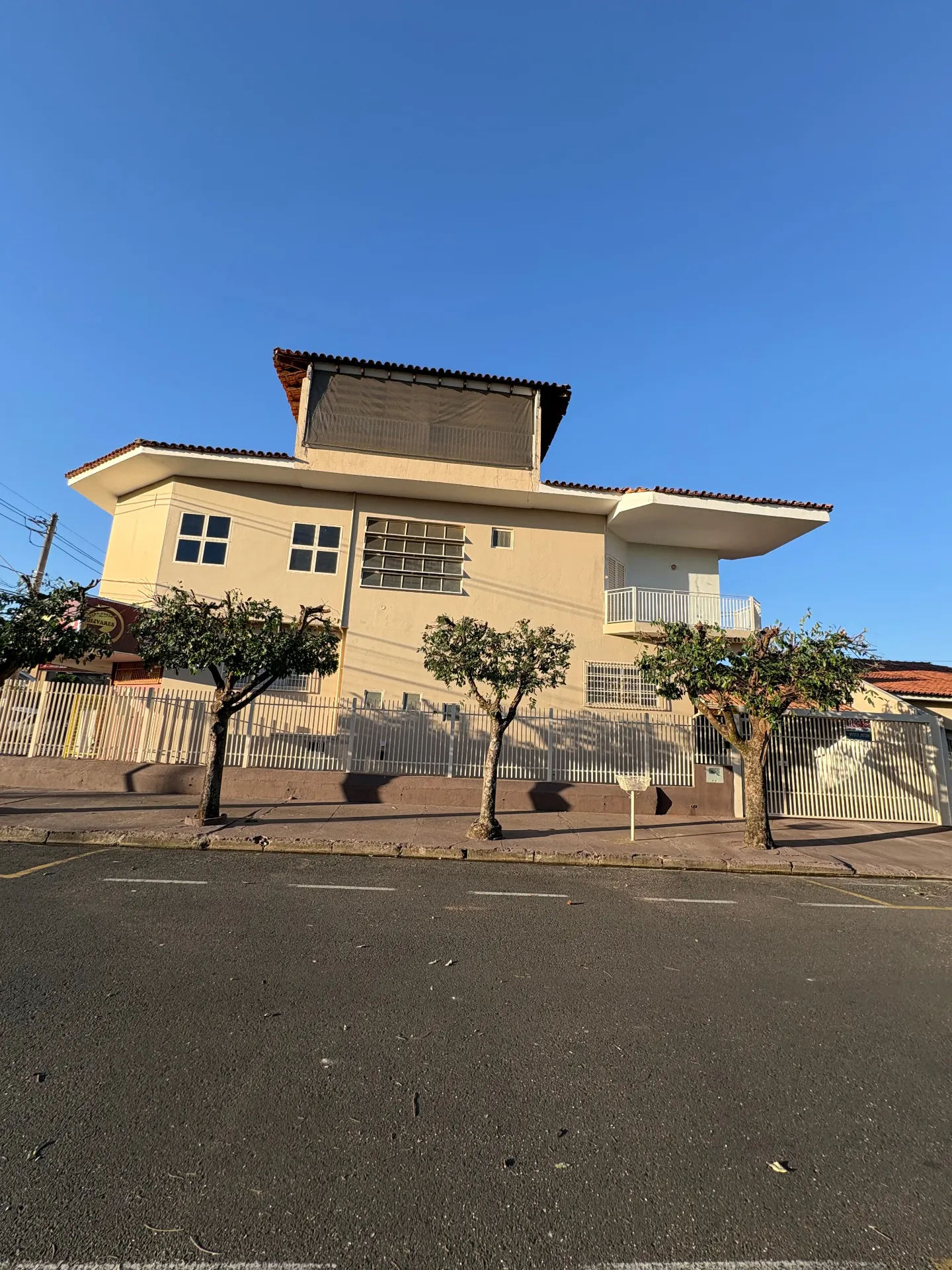 Casa com 3 quartos para aluguel, 350m² — foto 2 de 18