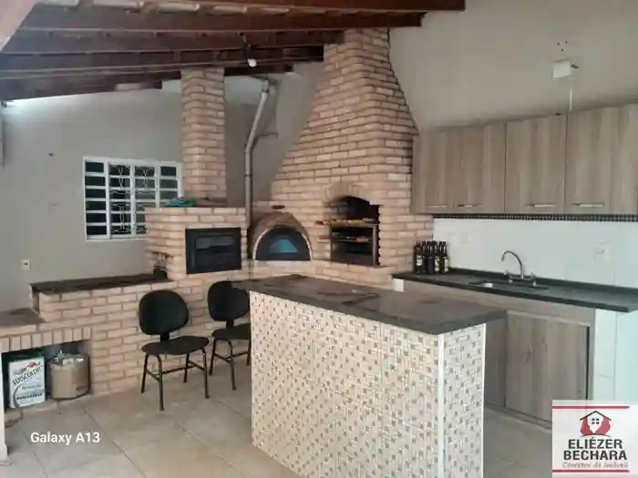 Casa com 3 quartos à venda, 220m² — foto 1 de 23