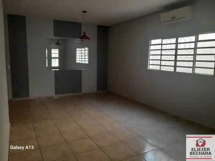 Casa com 3 quartos à venda, 220m² — foto 2 de 23