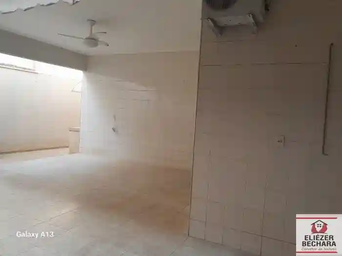 Casa com 3 quartos à venda, 220m² — foto 21 de 23