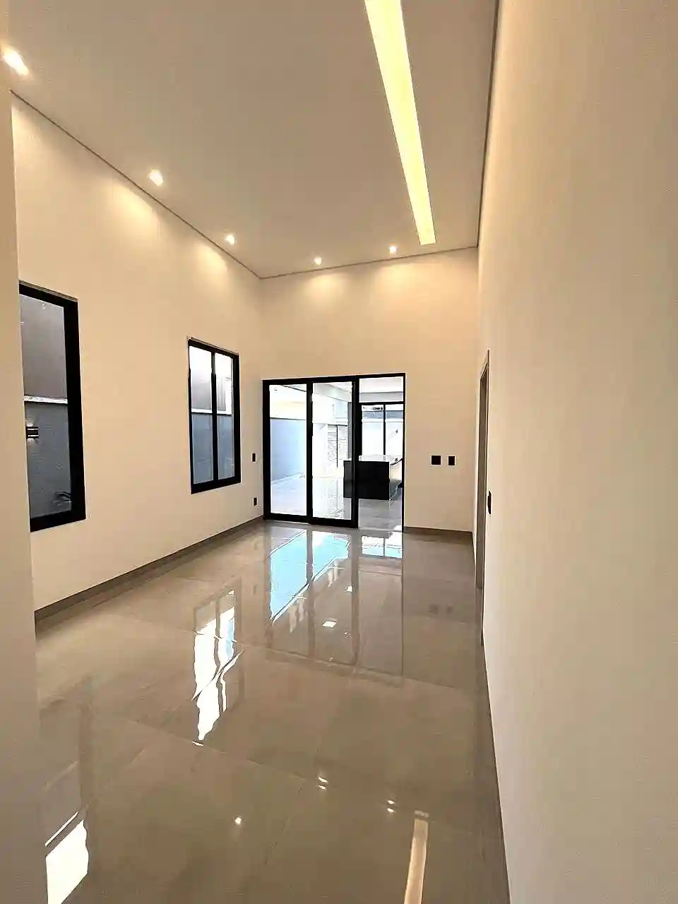 Casa de Condomínio com 3 quartos à venda, 275m² — foto 2 de 17