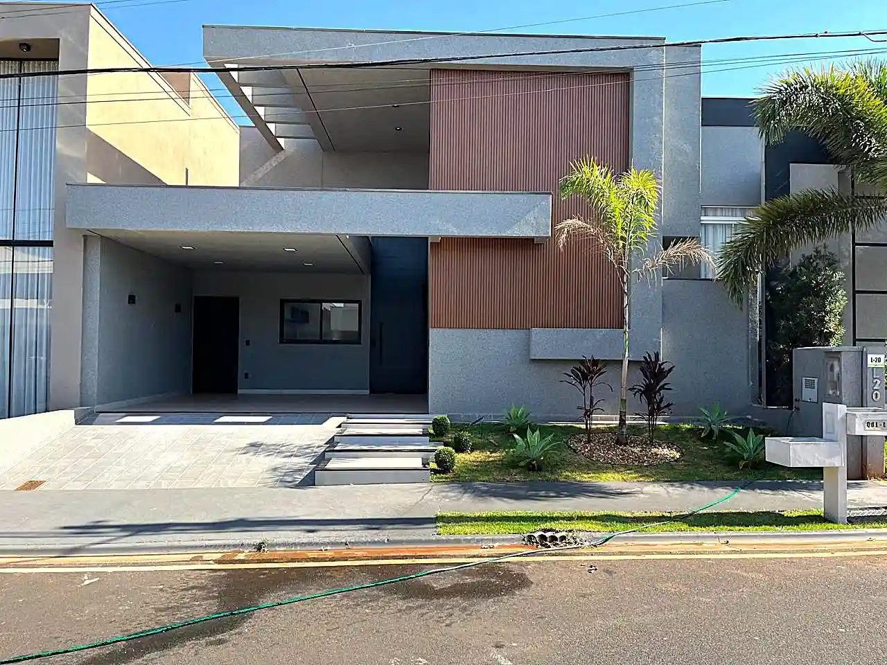Casa de Condomínio com 3 quartos à venda, 275m² — foto 1 de 17