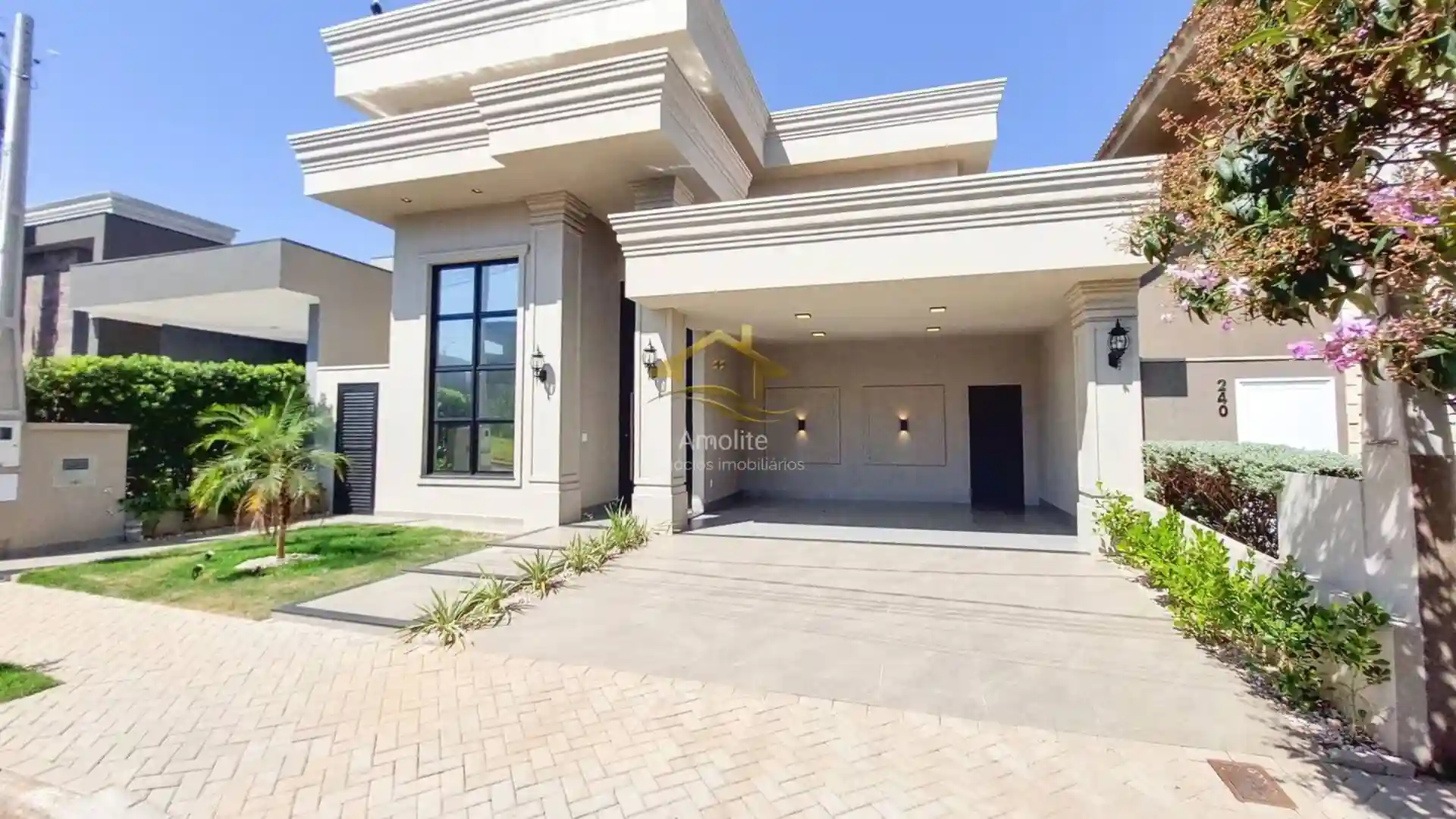Casa de Condomínio com 3 quartos à venda, 215m² — foto 2 de 35