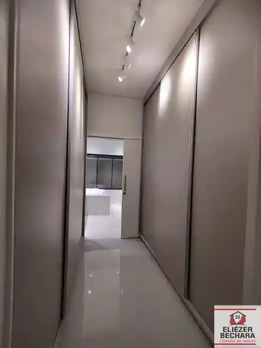 Casa de Condomínio com 3 quartos à venda, 220m² — foto 2 de 17
