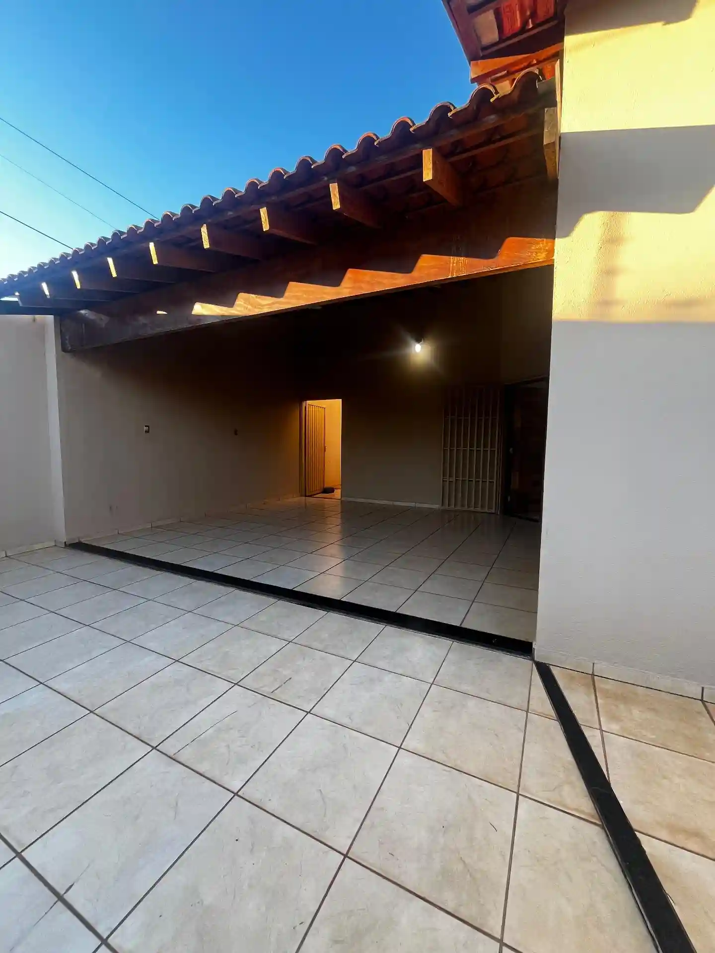 Casa com 3 quartos à venda, 200m² — foto 1 de 14