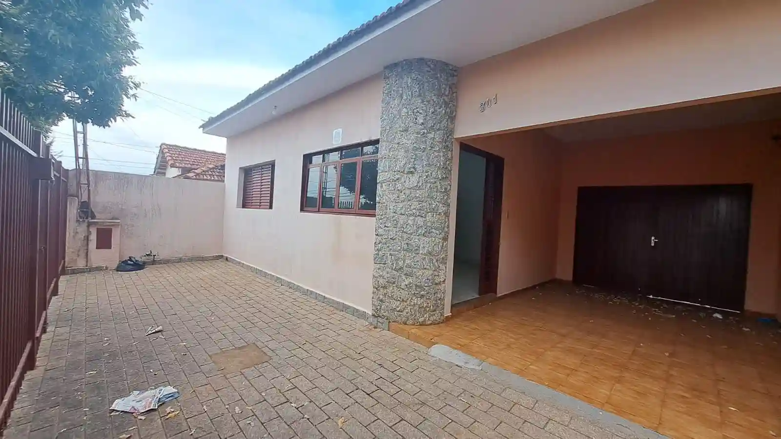 Casa com 3 quartos à venda, 300m² — foto 1 de 5