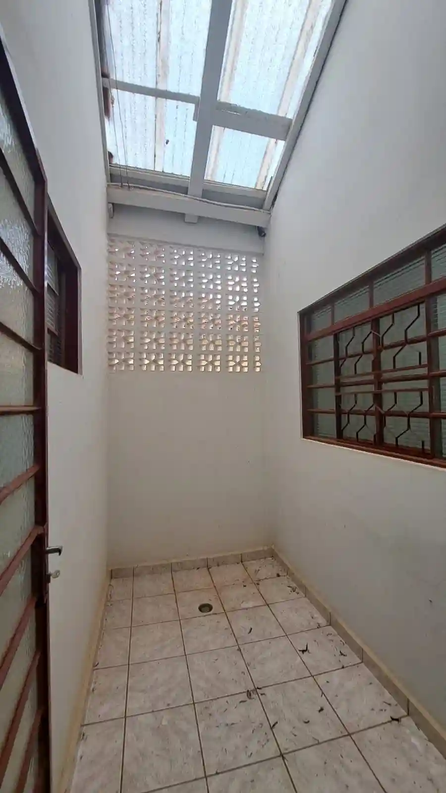 Casa com 3 quartos à venda, 300m² — foto 3 de 5