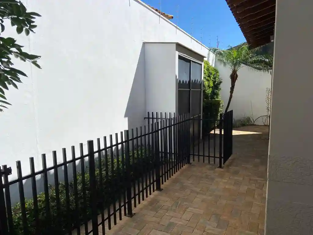 Casa com 3 quartos à venda, 250m² — foto 23 de 25