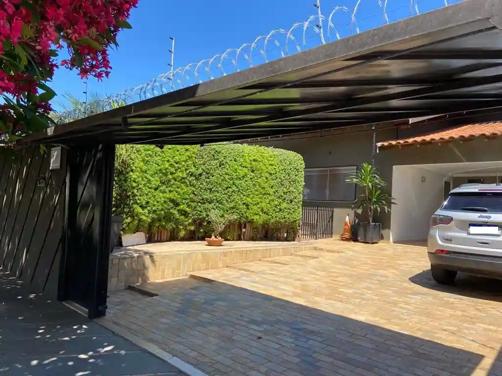 Casa com 3 quartos à venda, 250m² — foto 2 de 25