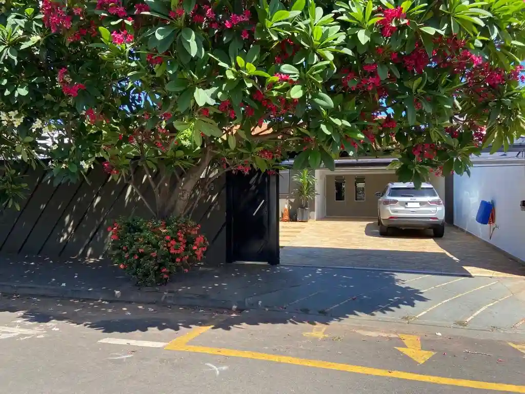 Casa com 3 quartos à venda, 250m² — foto 3 de 25