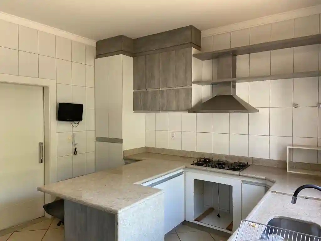 Casa com 3 quartos à venda, 250m² — foto 13 de 25