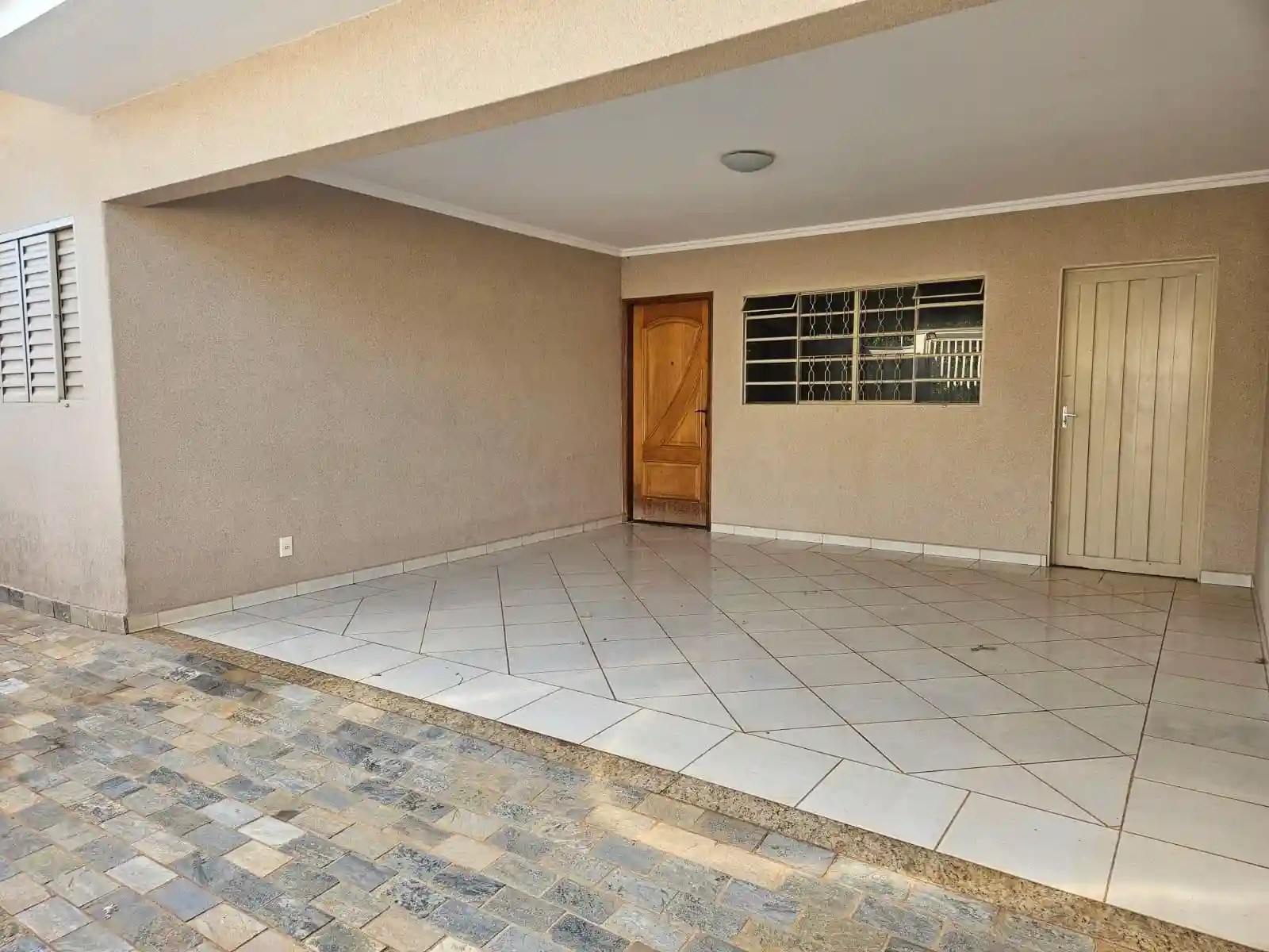 Casa com 3 quartos à venda, 135m² — foto 1 de 12