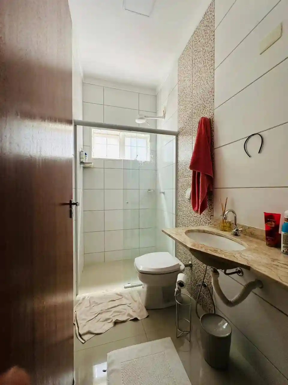 Casa com 3 quartos à venda, 157m² — foto 2 de 9
