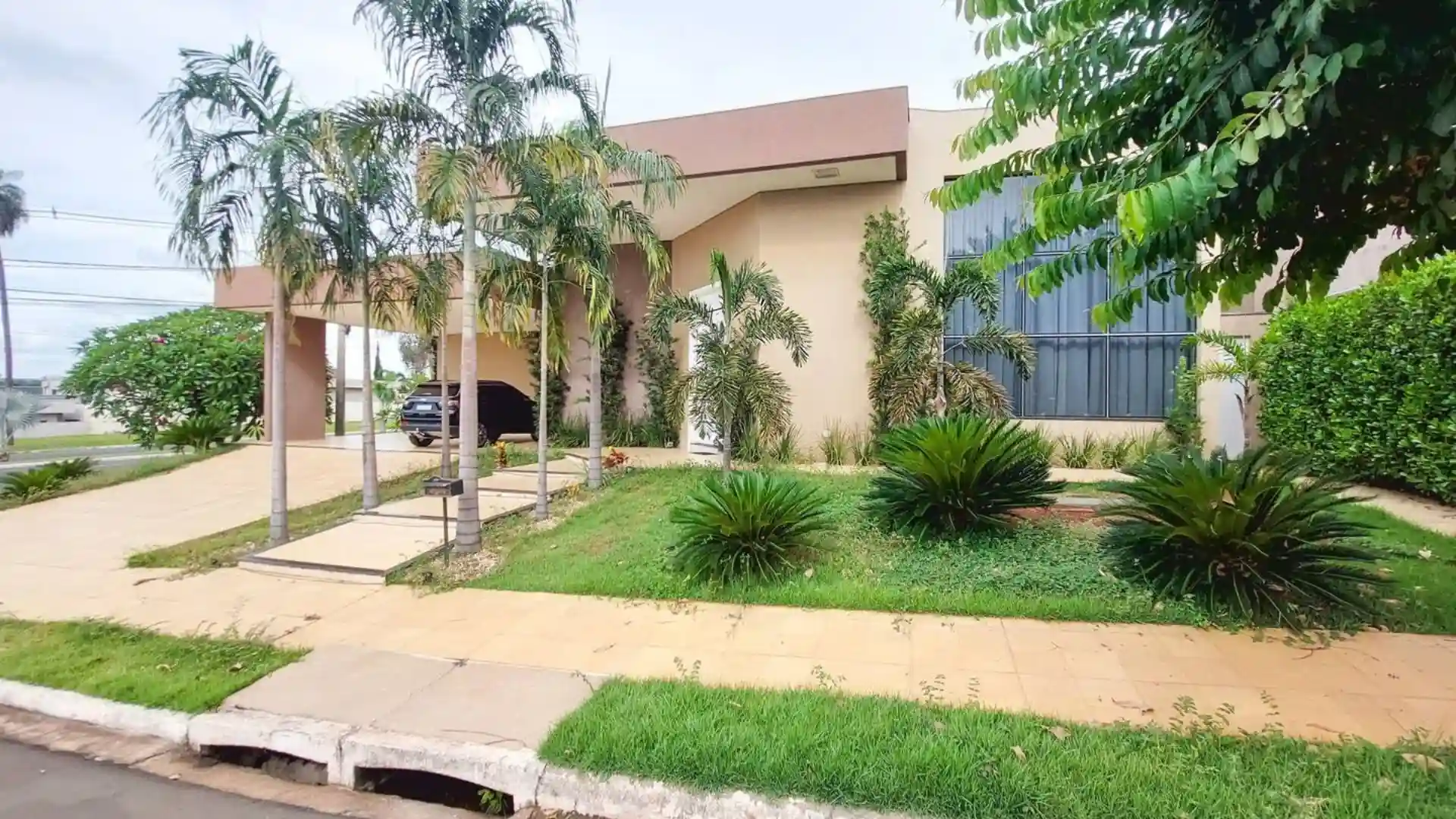 Casa de Condomínio com 4 quartos à venda, 240m² — foto 2 de 25