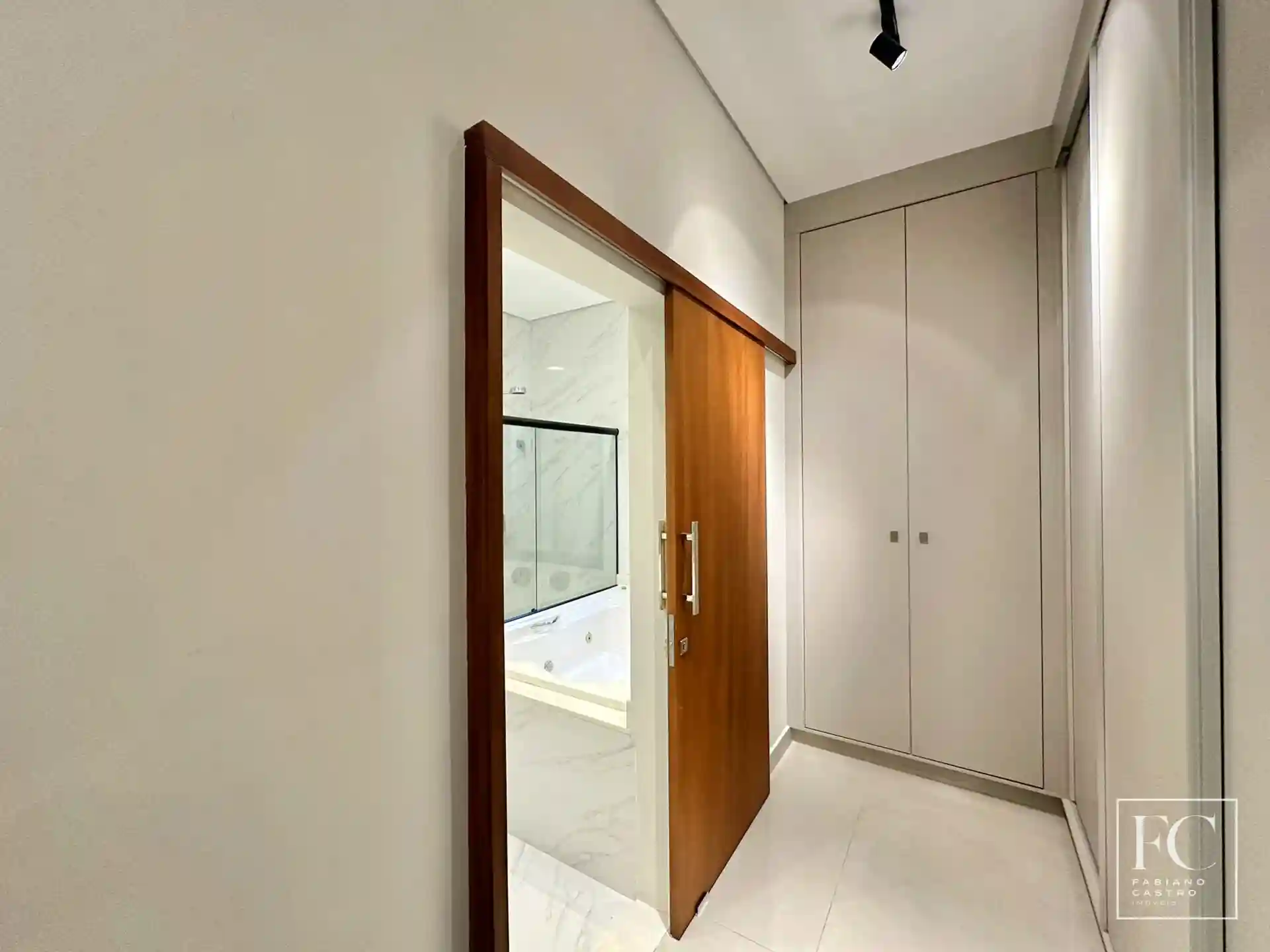 Casa de Condomínio com 3 quartos à venda, 240m² — foto 16 de 23