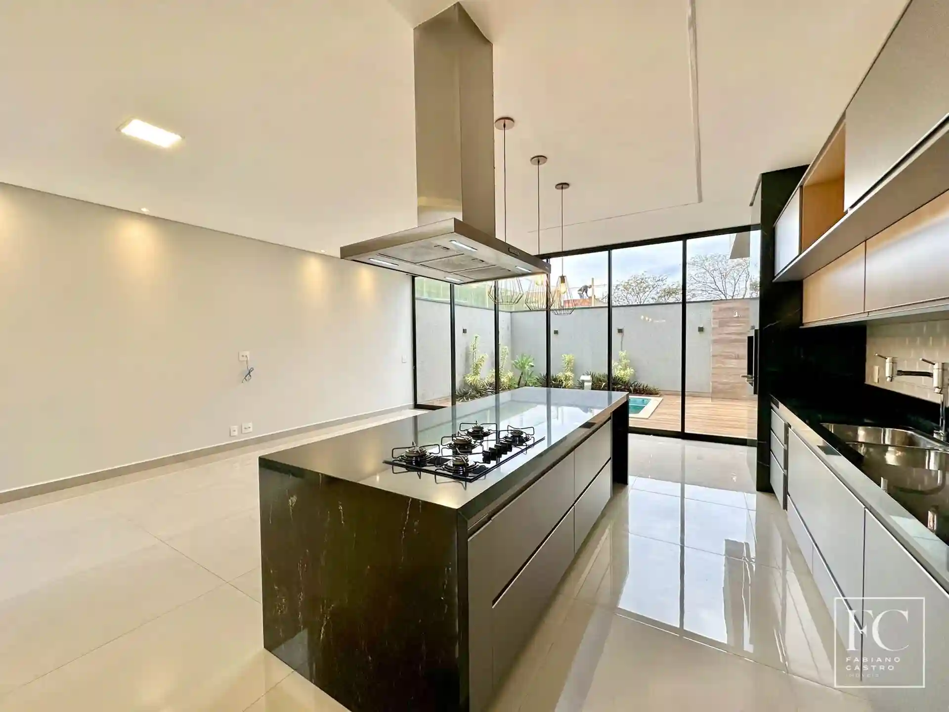 Casa de Condomínio com 3 quartos à venda, 240m² — foto 10 de 23