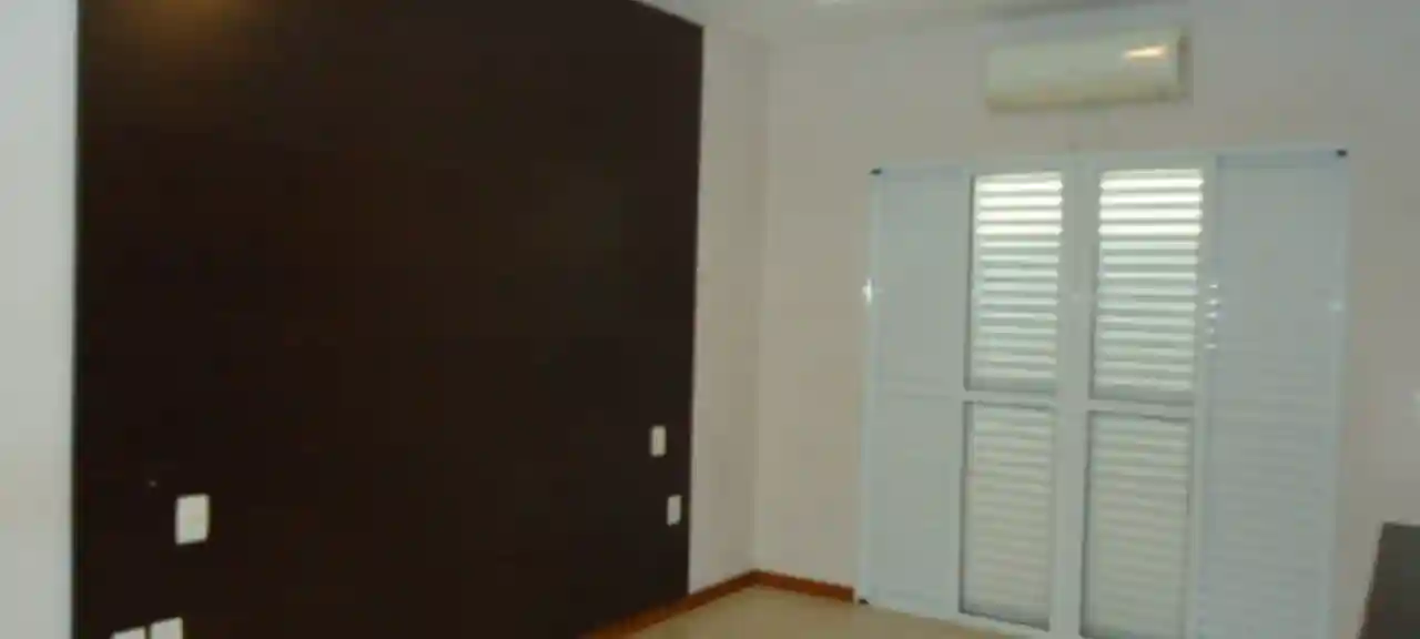 Casa de Condomínio com 3 quartos para aluguel, 350m² — foto 3 de 12