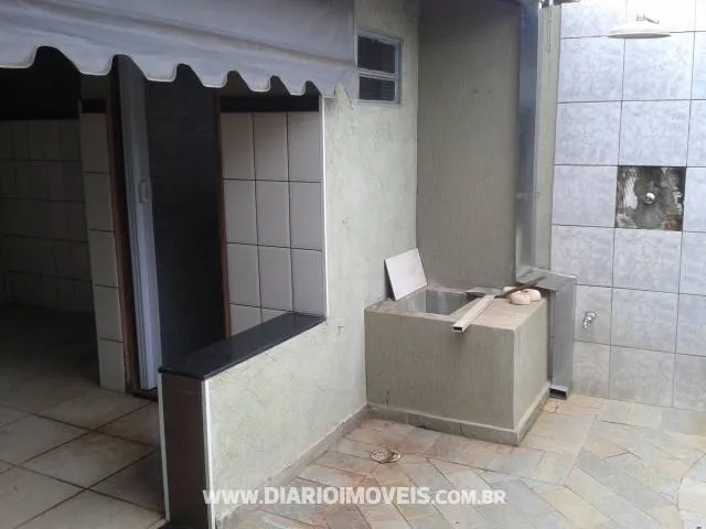 Casa à venda — foto 2 de 3