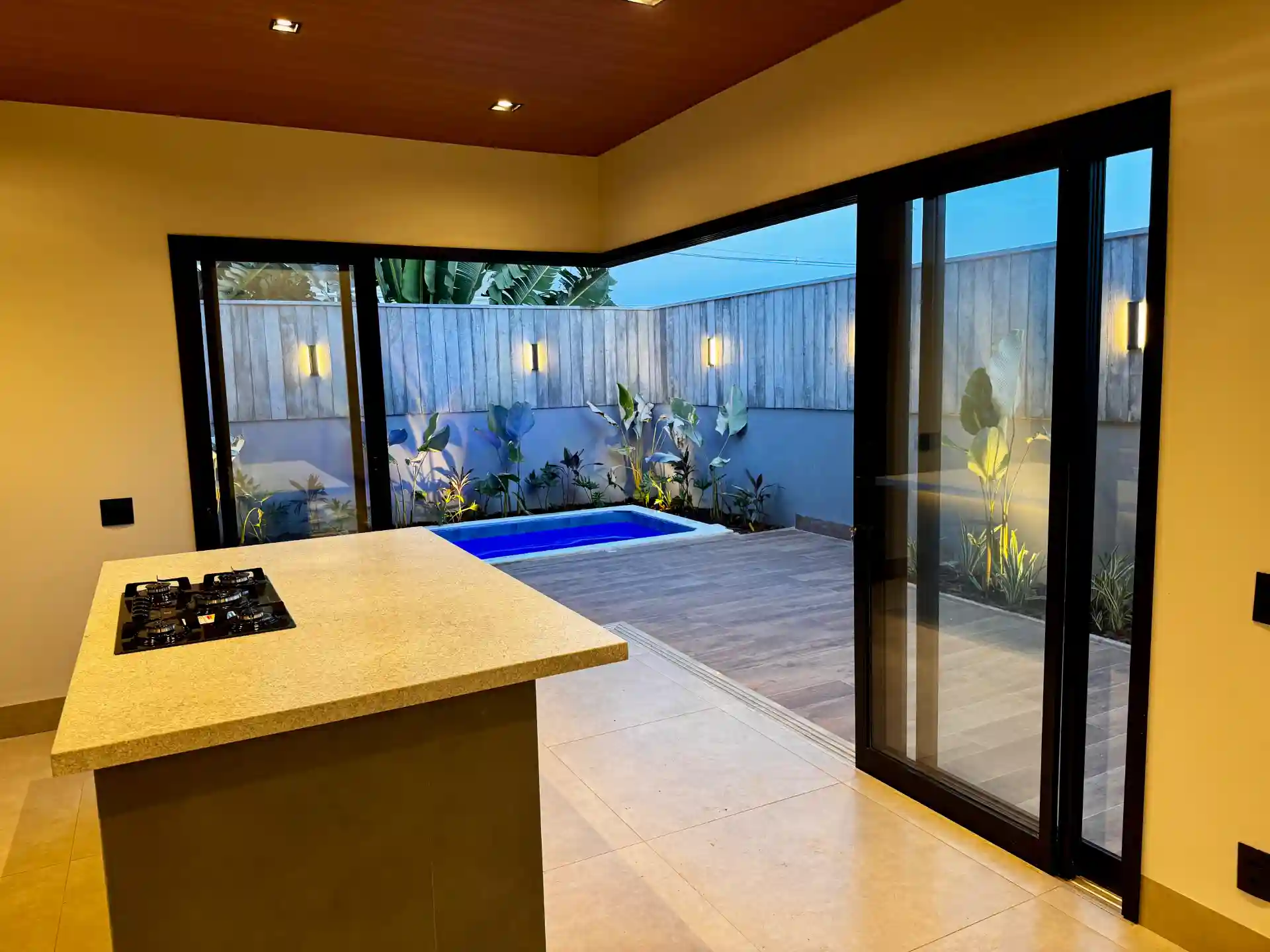 Casa de Condomínio com 3 quartos à venda, 160m² — foto 3 de 7
