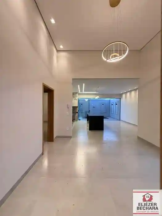 Casa com 3 quartos à venda, 123m² — foto 2 de 19