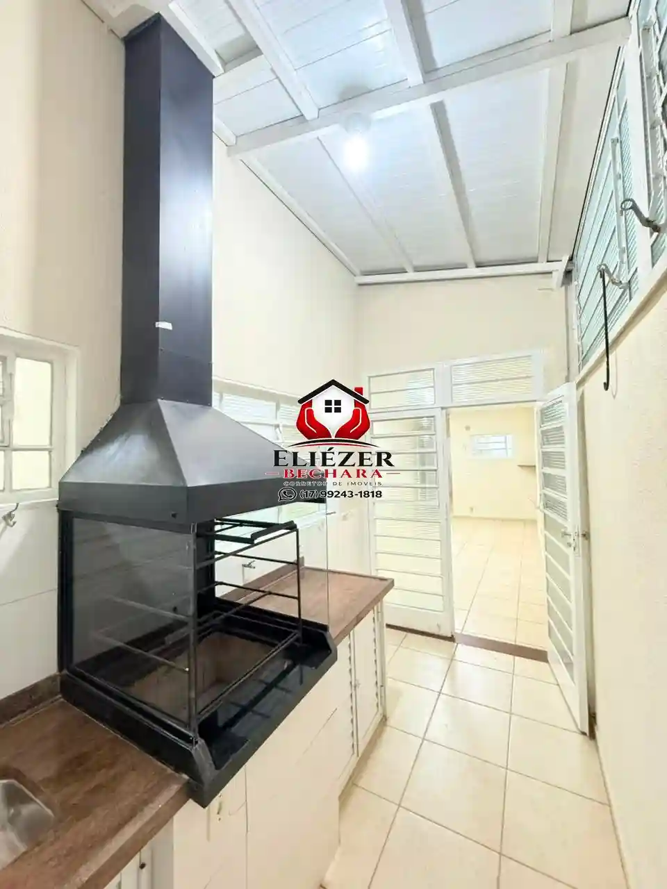 Casa com 3 quartos à venda, 167m² — foto 2 de 27