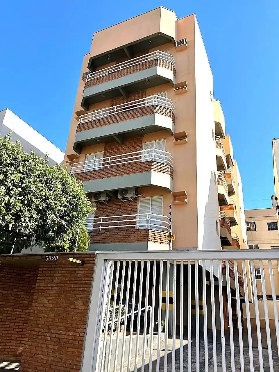 Apartamento com 2 quartos à venda, 70m² — foto 1 de 16