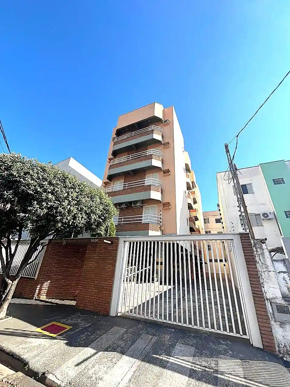 Apartamento com 2 quartos à venda, 70m² — foto 2 de 16