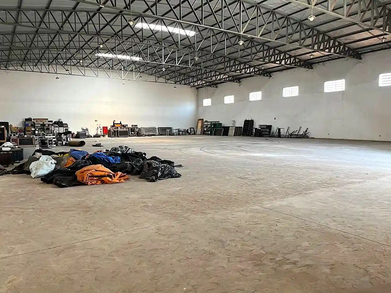 Galpão / Depósito / Armazém  para aluguel, 1150m² — foto 6 de 11