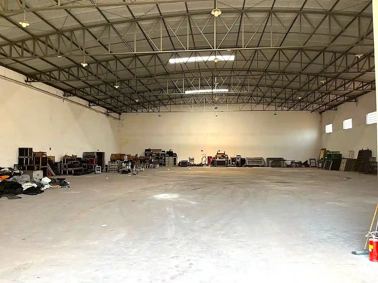 Galpão / Depósito / Armazém  para aluguel, 1150m² — foto 3 de 11