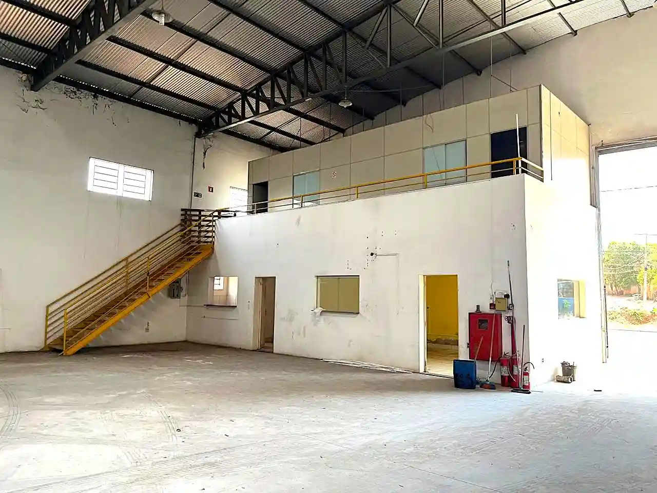 Galpão / Depósito / Armazém  para aluguel, 1150m² — foto 8 de 11