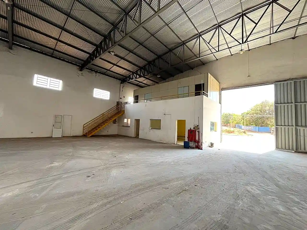 Galpão / Depósito / Armazém  para aluguel, 1150m² — foto 9 de 11