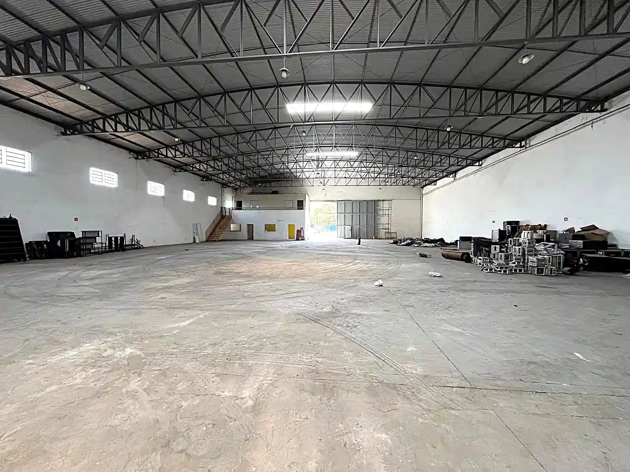 Galpão / Depósito / Armazém  para aluguel, 1150m² — foto 10 de 11