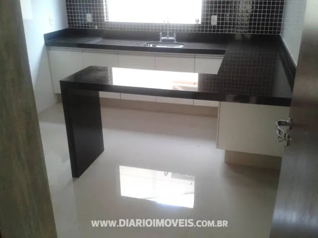 Casa de Condomínio à venda — foto 1 de 4