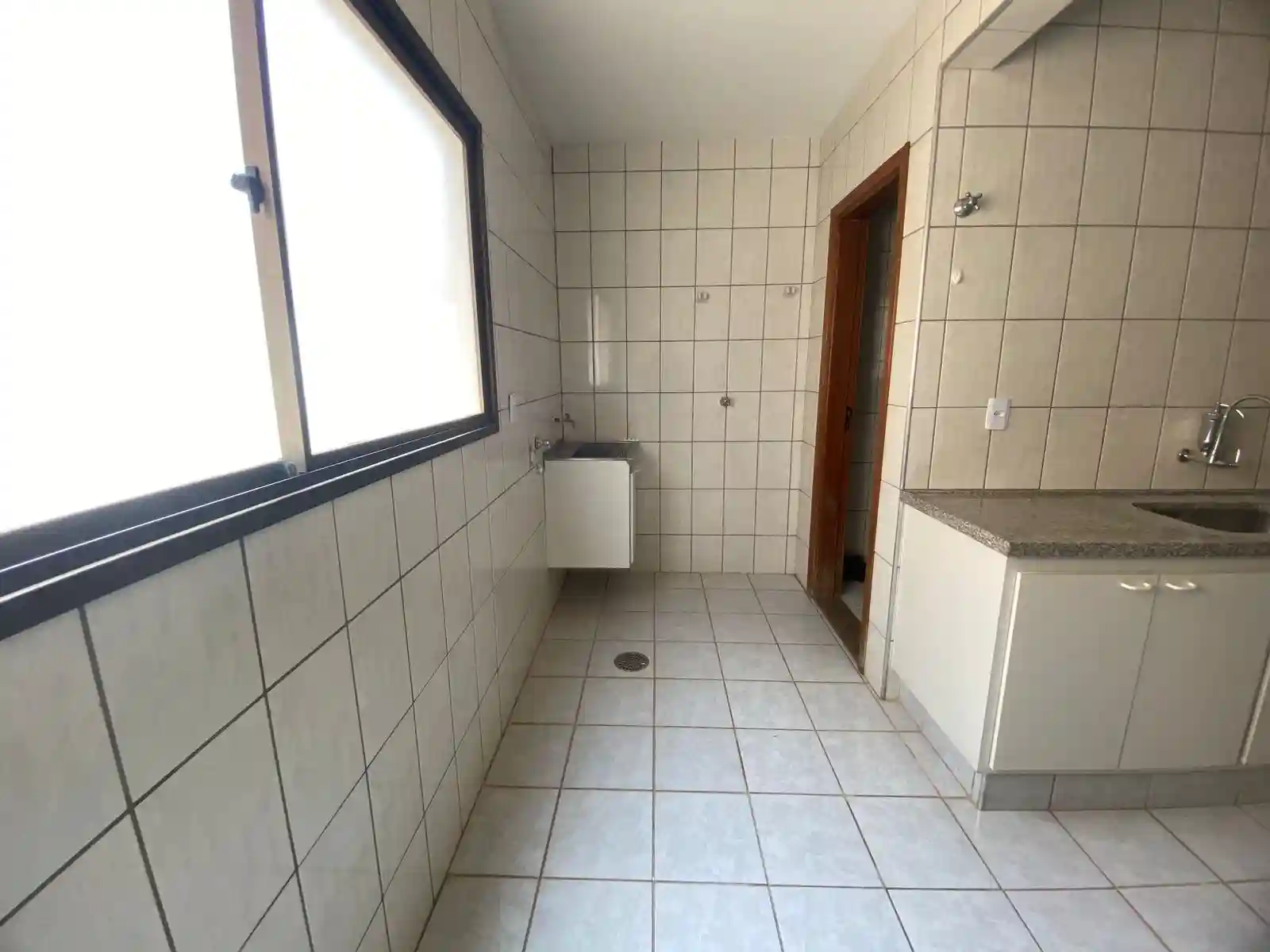 Apartamento com 2 quartos à venda, 76m² — foto 3 de 12