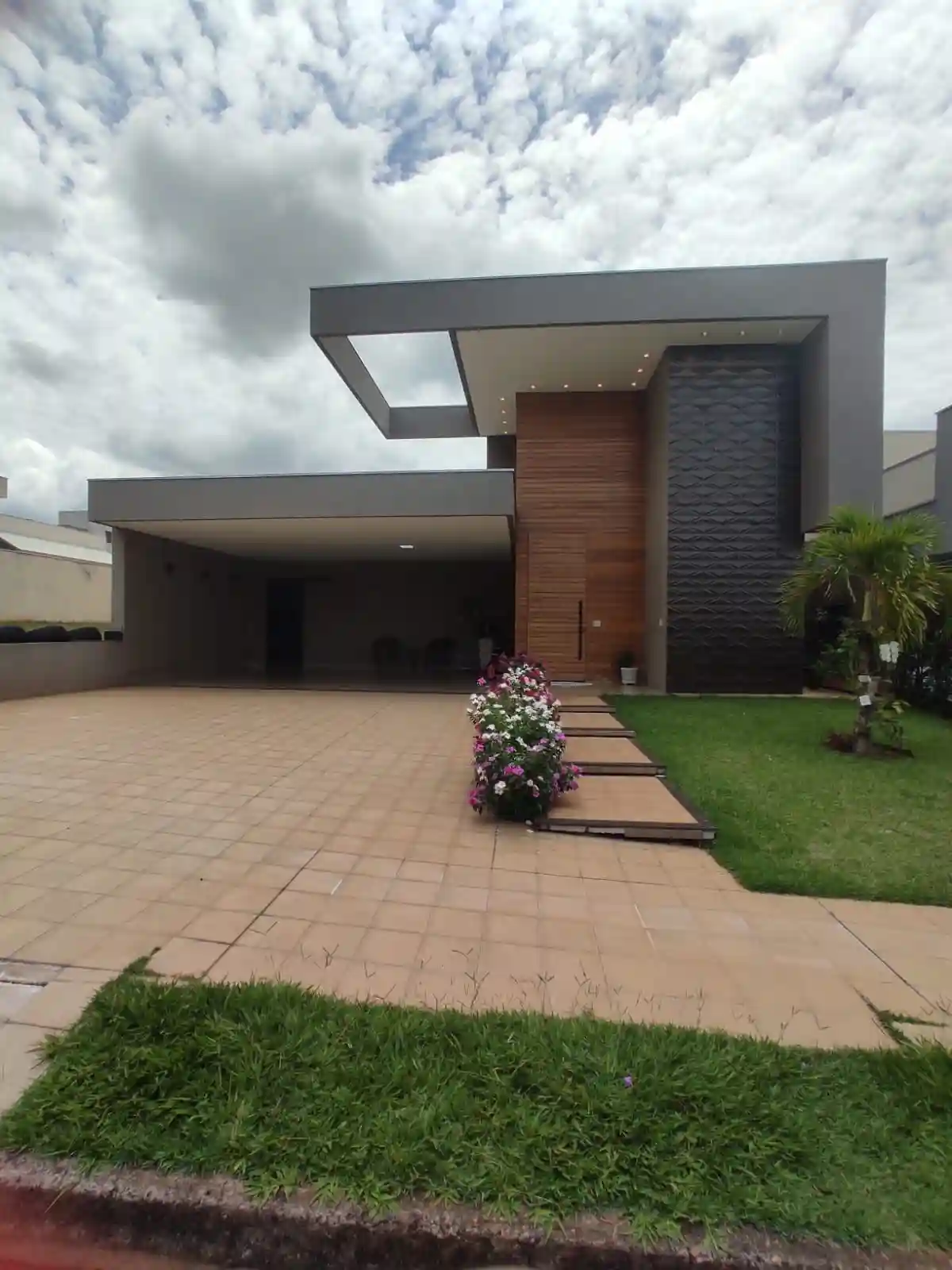 Casa de Condomínio com 3 quartos à venda, 232m² — foto 1 de 23