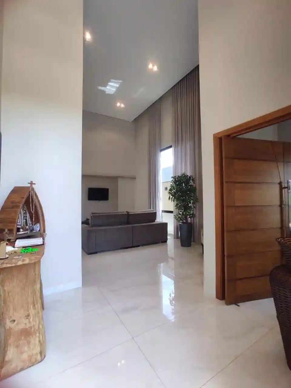 Casa de Condomínio com 3 quartos à venda, 232m² — foto 2 de 23