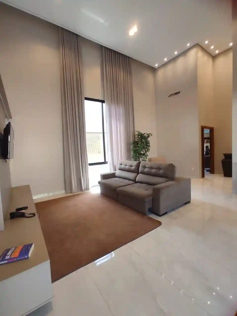 Casa de Condomínio com 3 quartos à venda, 232m² — foto 4 de 23