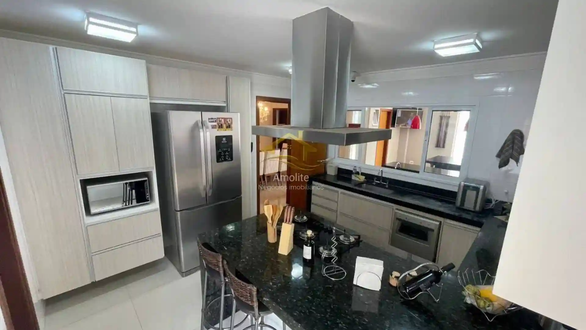 Casa de Condomínio com 4 quartos à venda, 284m² — foto 9 de 35