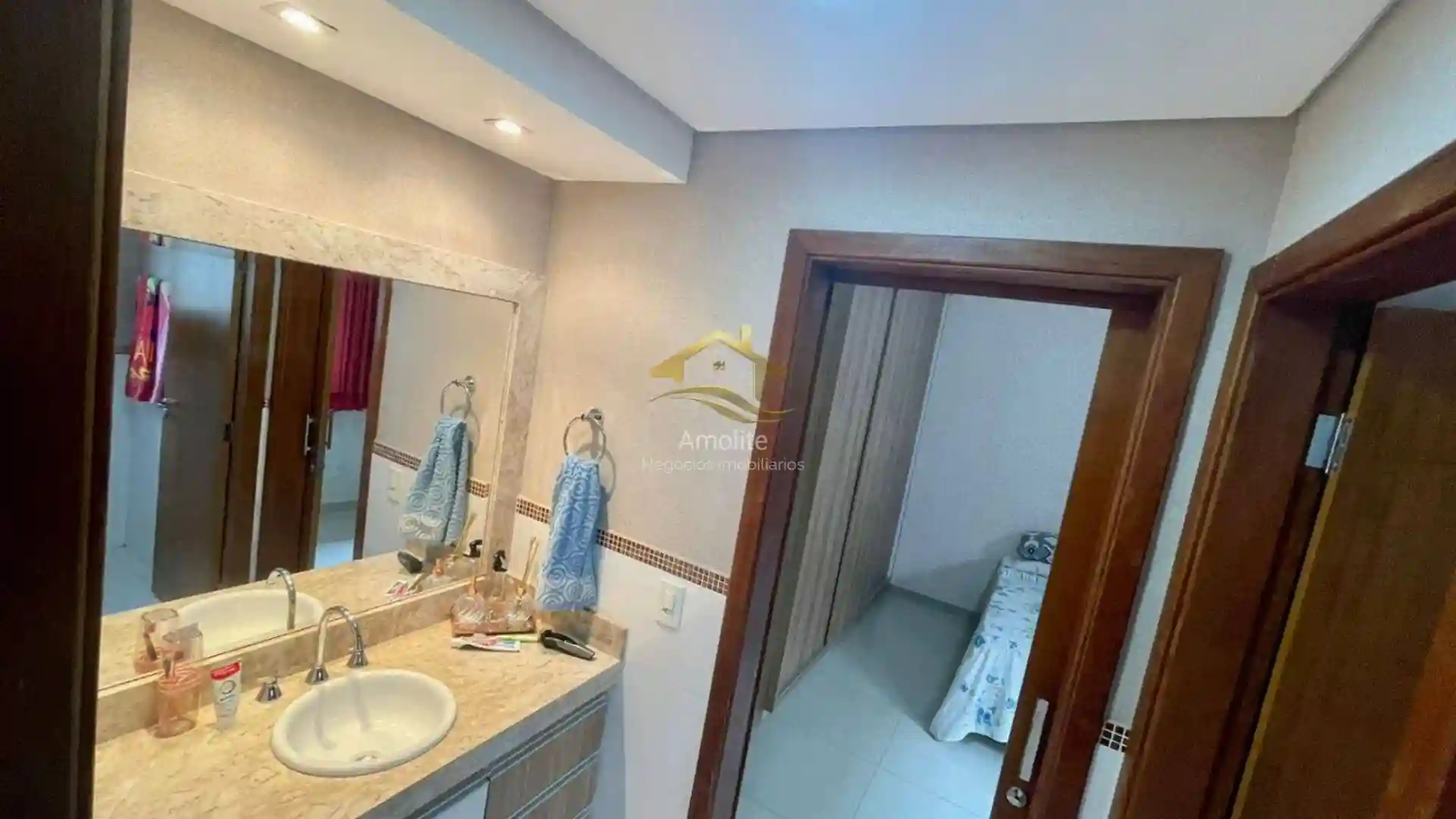 Casa de Condomínio com 4 quartos à venda, 284m² — foto 18 de 35