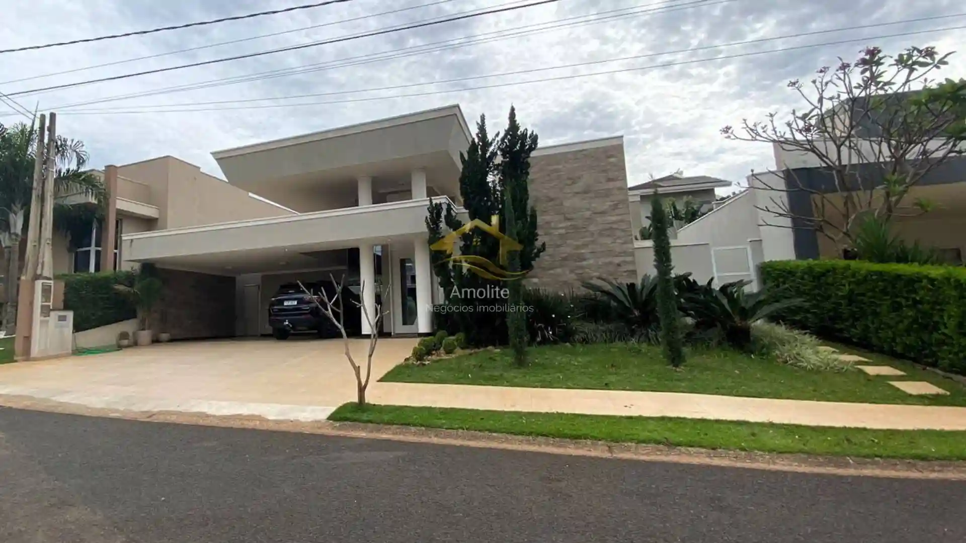 Casa de Condomínio com 4 quartos à venda, 284m² — foto 1 de 35