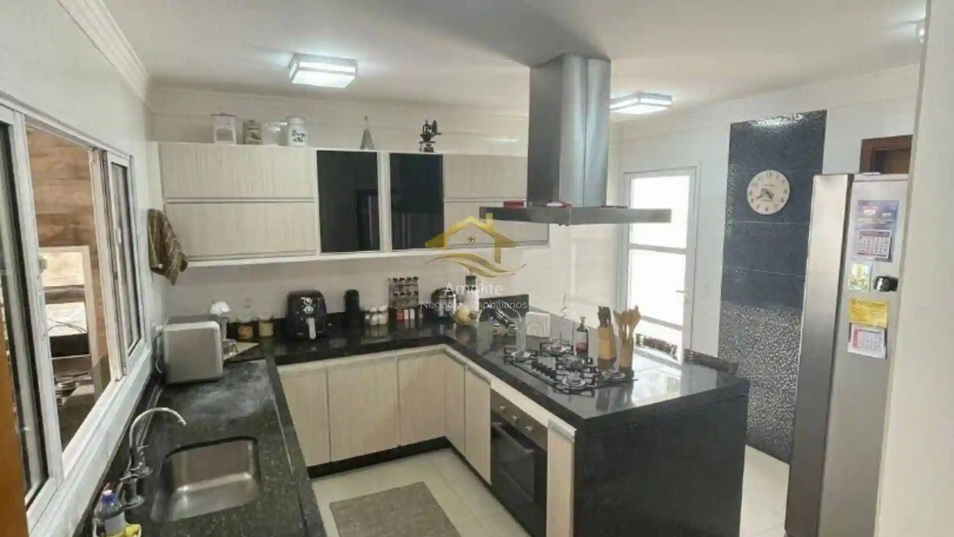 Casa de Condomínio com 4 quartos à venda, 284m² — foto 11 de 35