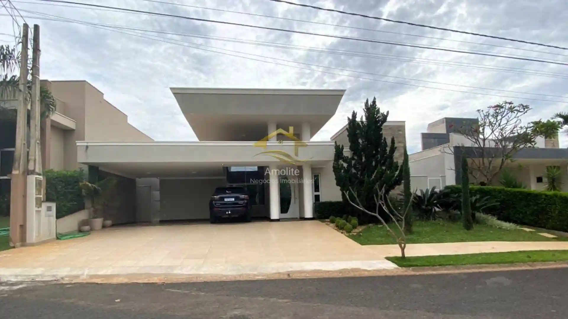 Casa de Condomínio com 4 quartos à venda, 284m² — foto 2 de 35
