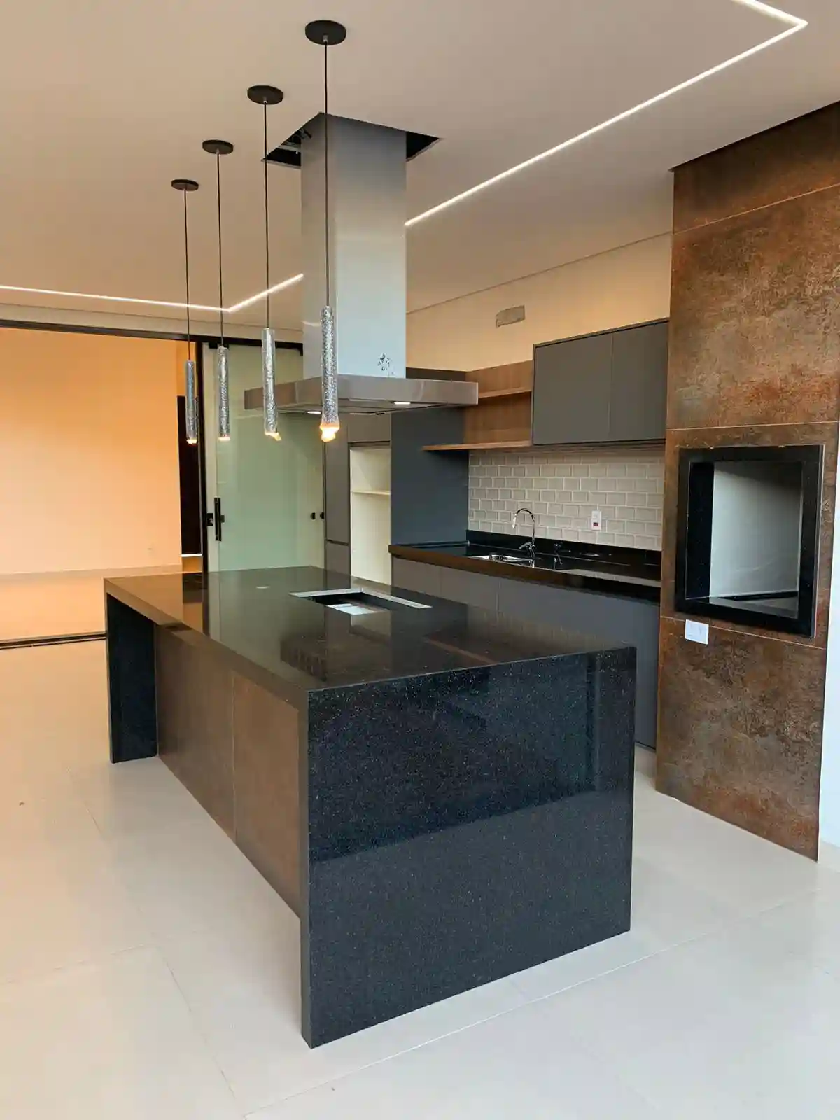 Casa de Condomínio com 3 quartos à venda, 220m² — foto 3 de 8